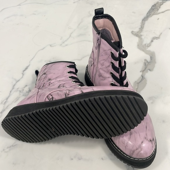 Steve Madden Combat boot / size 2 / Marbled Pink - Picture 2 of 4